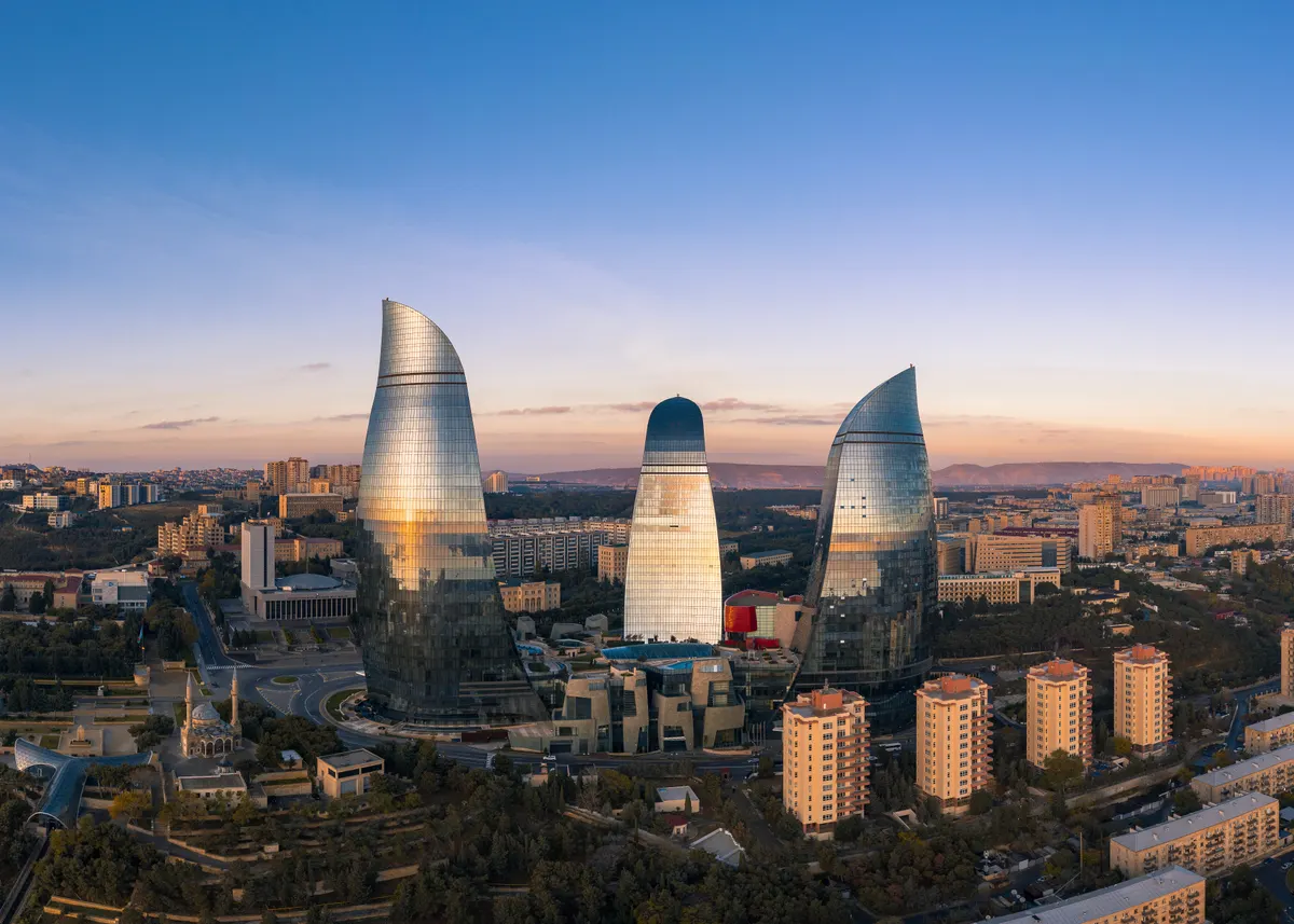 Flame Towers in Baku – Schwertransporte nach Aserbaidschan