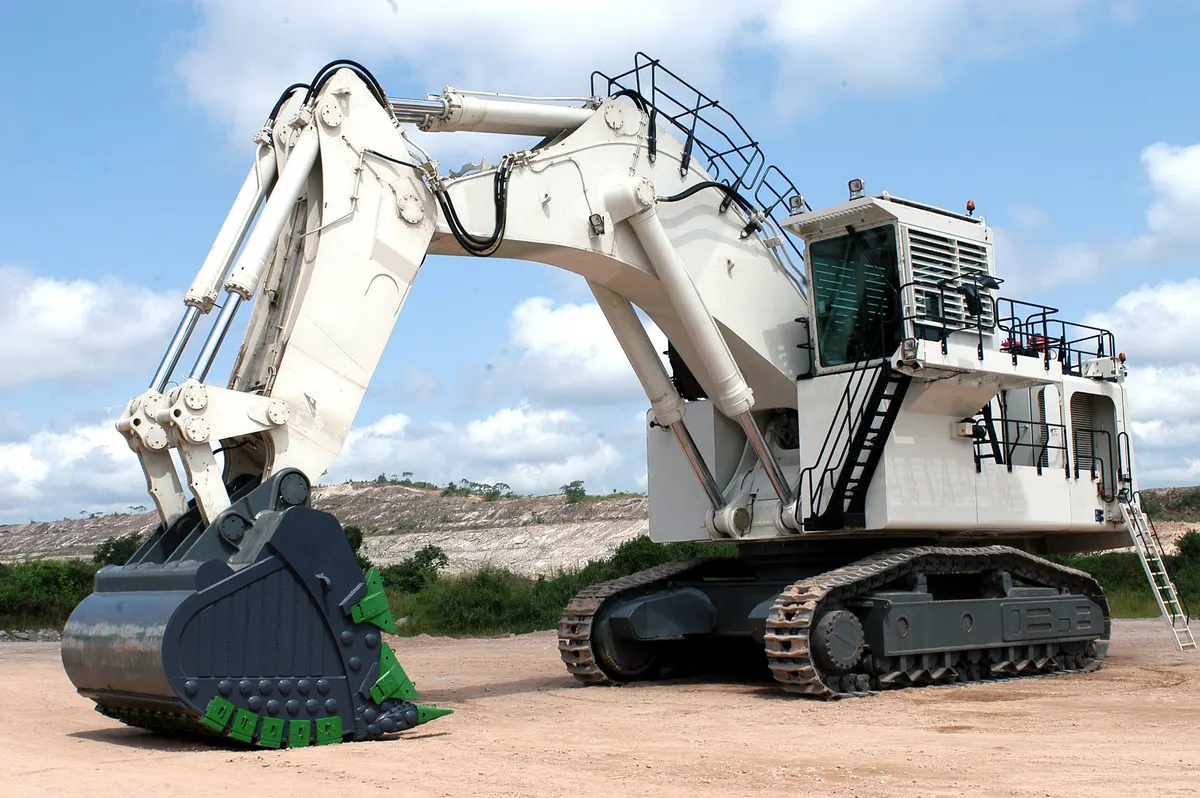 Großbagger im Tagebau – Schwerlast-Transporte für den Bergbau