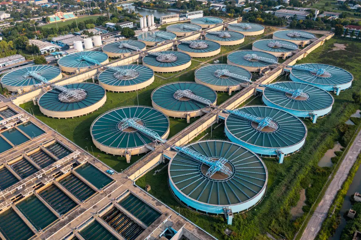Industrieanlage im Ruhrgebiet aus der Luft – Schwertransporte ab NRW