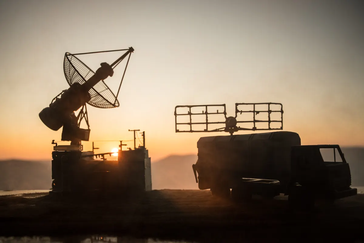 Militärische Radaranlage – Verteidigungslogistik mit Exportkontrolle