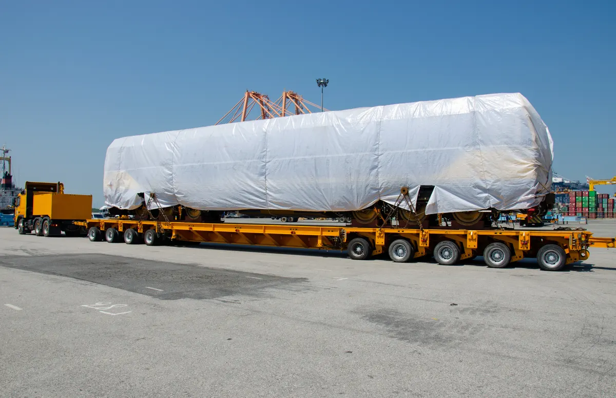 Schwertransport: Großkessel auf mehrachsigem Tieflader