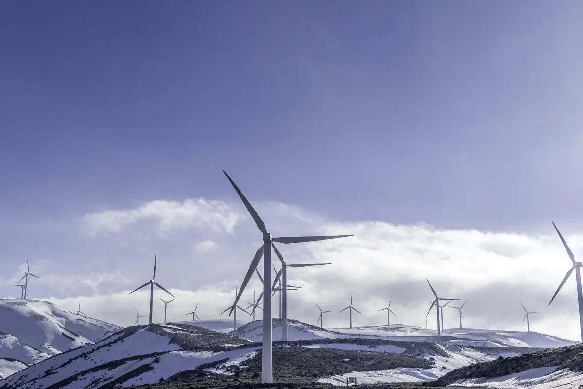 Windpark im Winter – Schwertransporte für die Energiewirtschaft